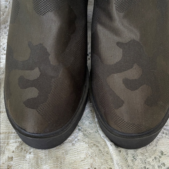 Soda Women's Dark Camouflage Slip-On Ankle Boots - Picture 4 of 4